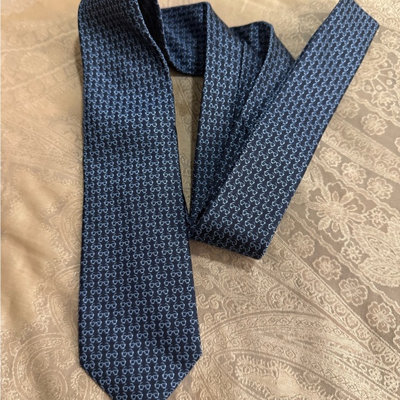 Salvatore Ferragamo Mens Blue Glasses Print Silk Tie - Picture 7 of 7